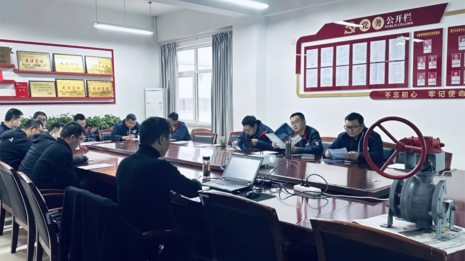 特技阀门深度交流获好评，新型特种阀门将大展身手